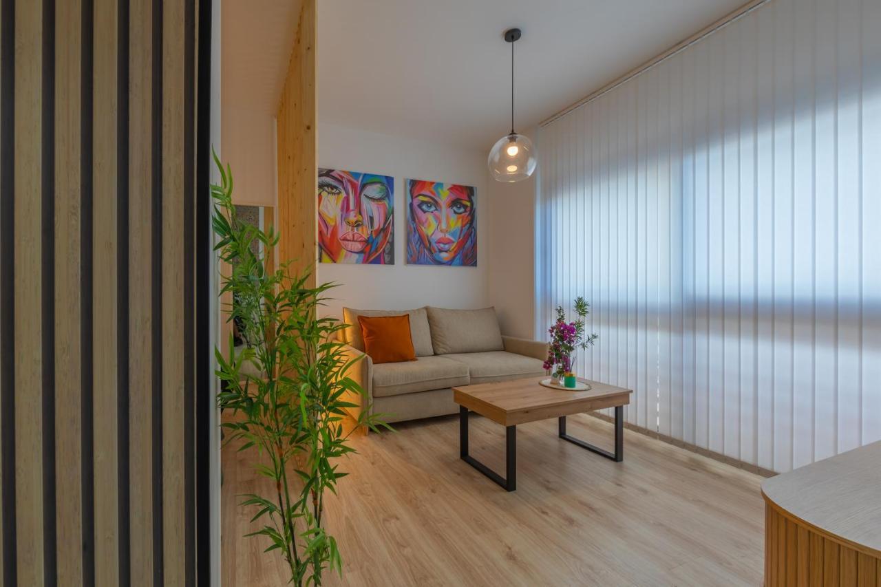 Cozy On An Unbeatable Location - Centre Apartment *